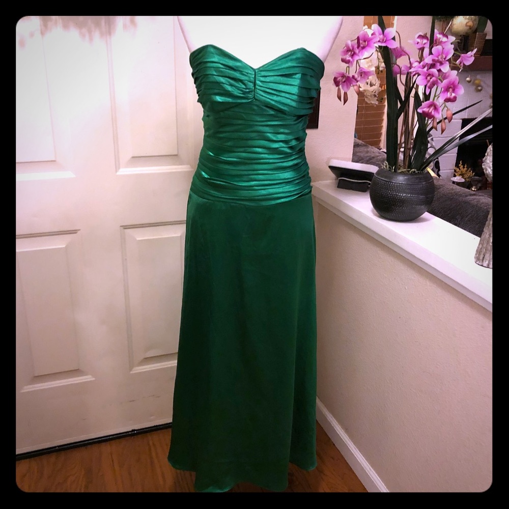 Stunning Emerald Green Vintage Cindy U.S.A. Gown